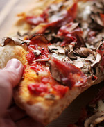 Sosisli mantarlı pizza tarif resmi