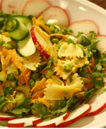 Turplu makarnalı yaz salatası tarifi