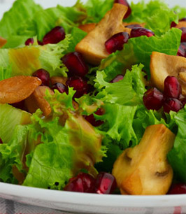 Tavuklu mantarlı yeşil salata tarif resmi
