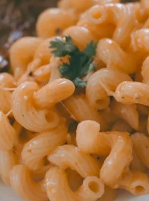 Domates soslu Makarna(DEFNE YAPRAKLI) tarifi