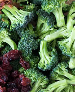 Brokoli Salatası tarif resmi