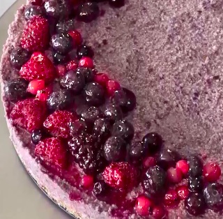 Unsuz glutensiz orman meyveli  bademli cheescake