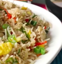 Restoran usulü tavuklu yumurtalı sebzeli  pilav