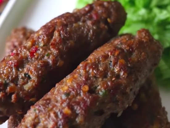 Evde pratik baharatlı şiş kebap